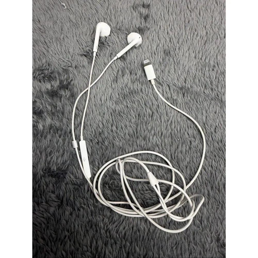 Apple Wired Ear Buds with lightning jack!